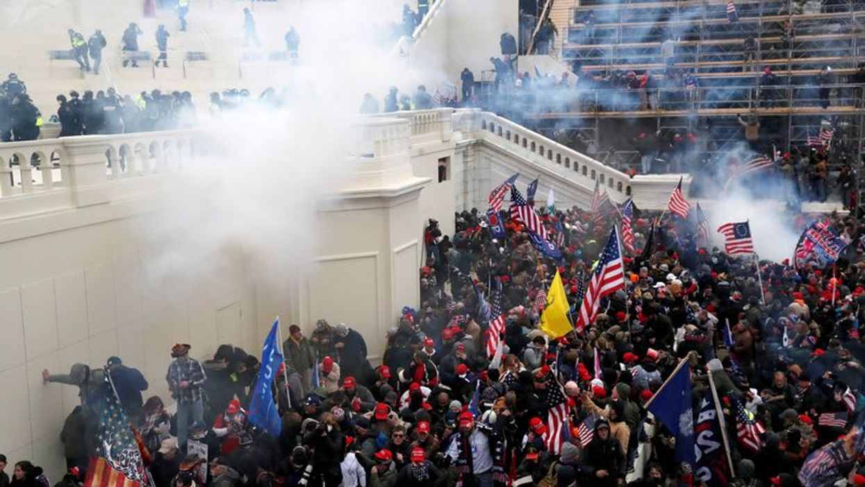 New Photos Indicate Oath Keepers Prepared To Enter Capitol With Weapons