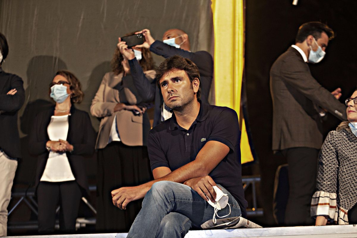 Rispunta l’Italia dei valori di Di Pietro per dare un simbolo ai grillini ribelli