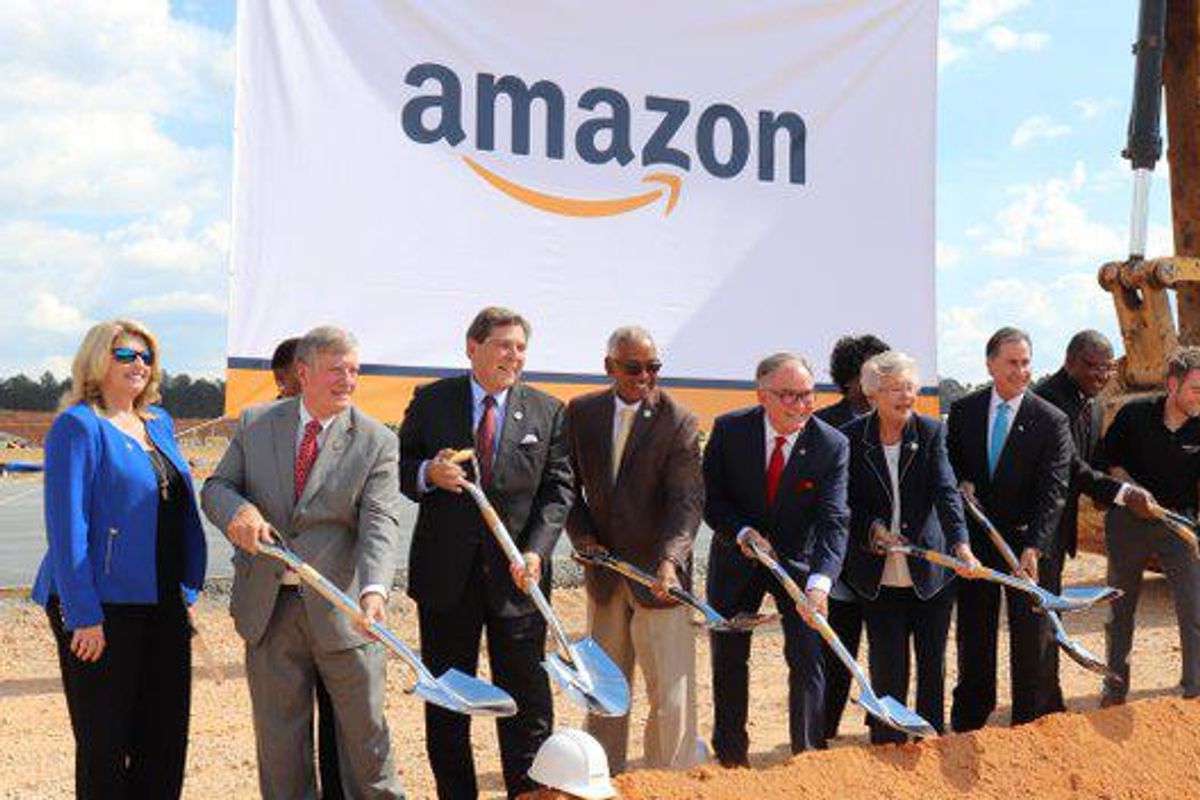 Amazon Offering Workers At Unionizing Alabama Plant Cash Money To Quit Their Jobs