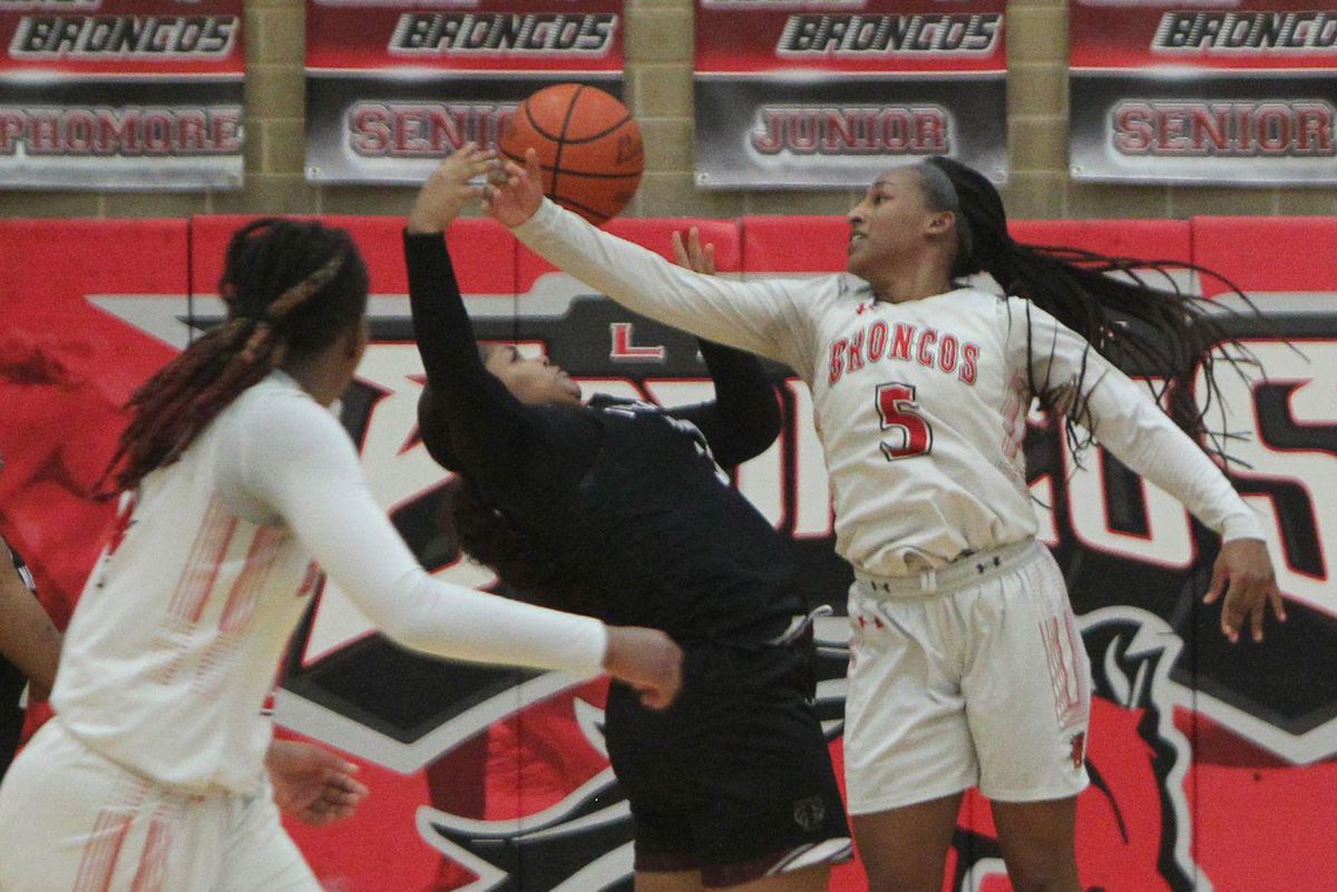 Legacy Super Sophomore Savannah Catalon receives 1,000 point ball