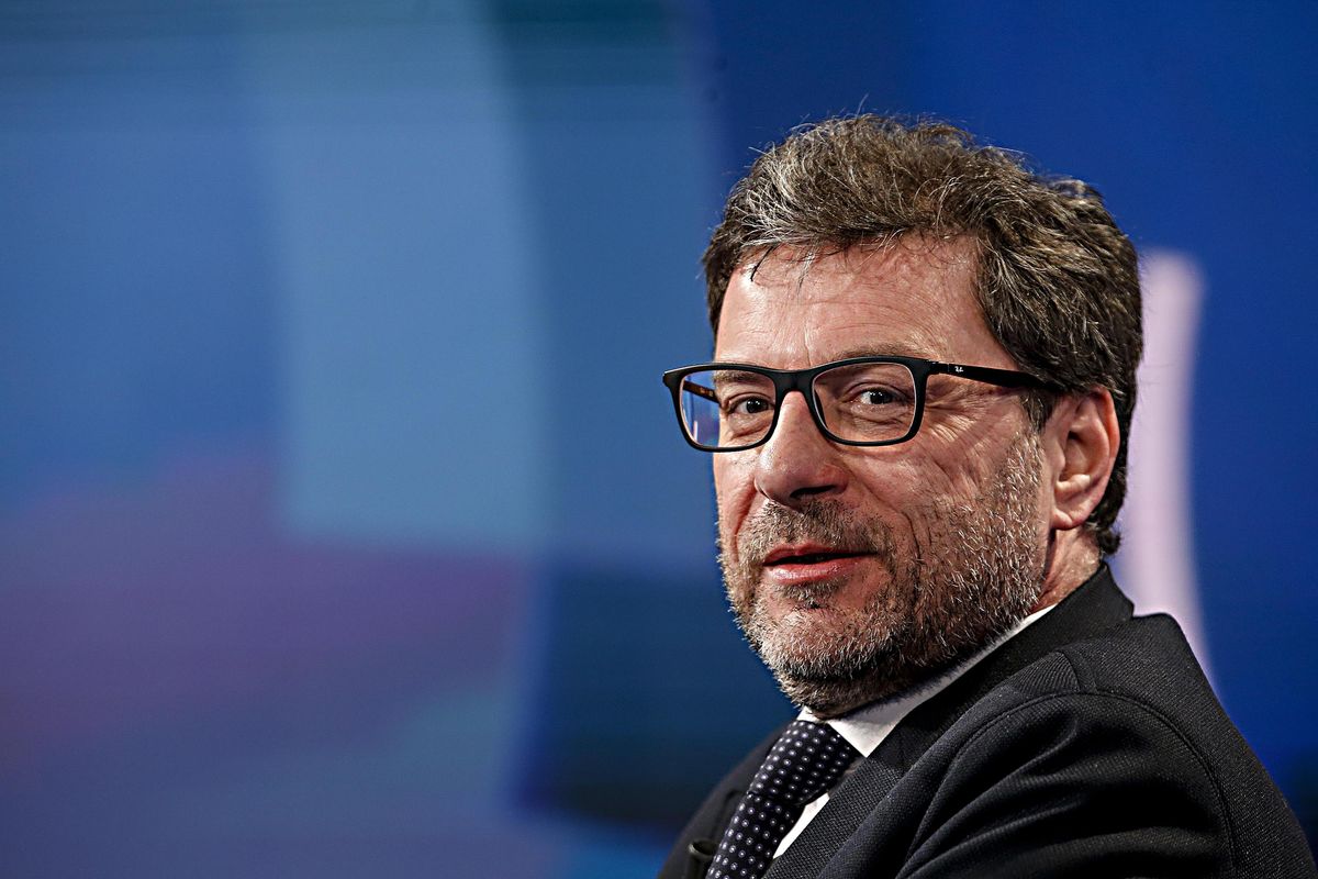 Giorgetti e Farmindustria puntano sull’autarchia. «Polo italiano per i sieri»