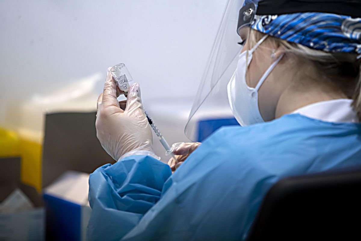 Draghi strapazza l’Ue sui vaccini. «Non dà certezze, ora si muova»