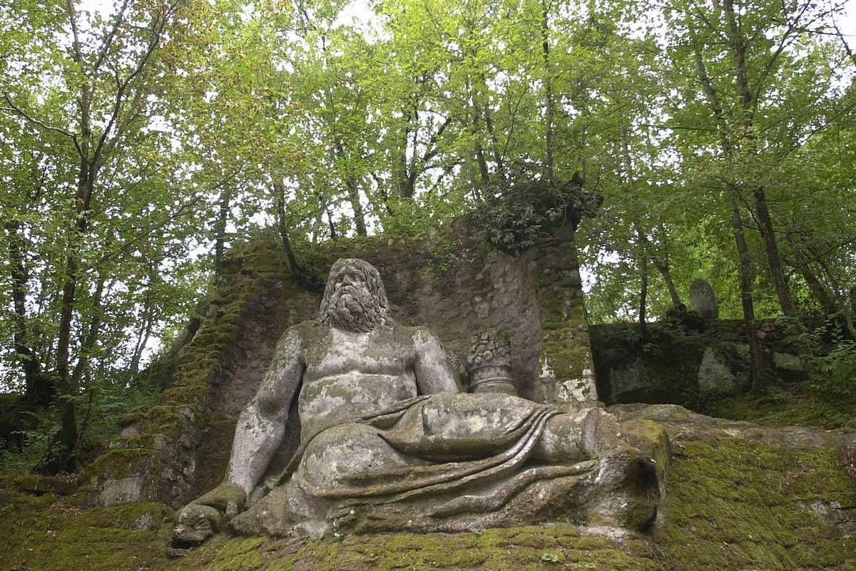 La Terra è un orologio nei parchi delle statue