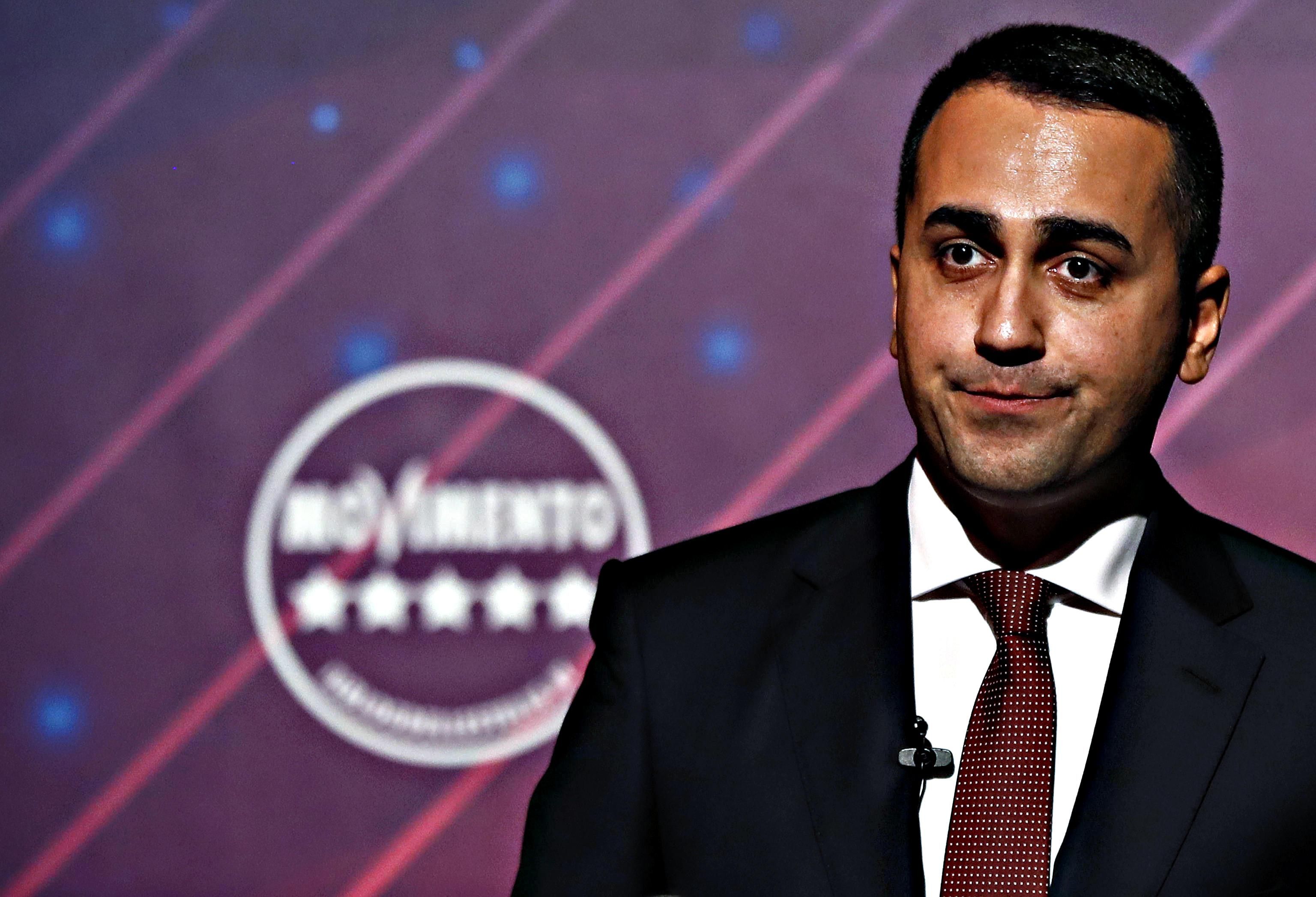 L’ombra di Rousseau e il terrore della base minacciano le nozze tra M5s e il banchiere