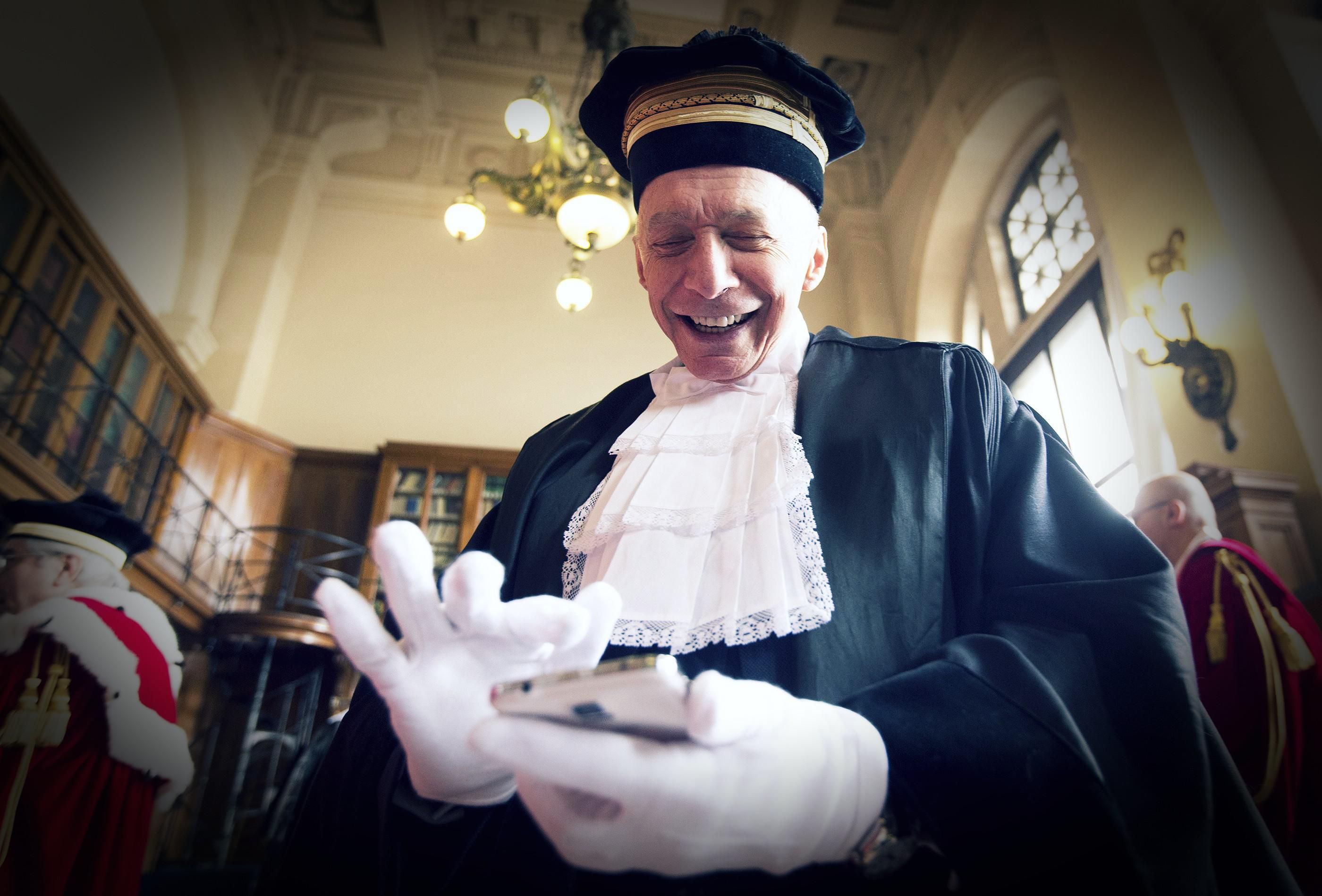 Il mentore di Conte al corso Lgbtiq+ indottrina via Zoom gli avvocati