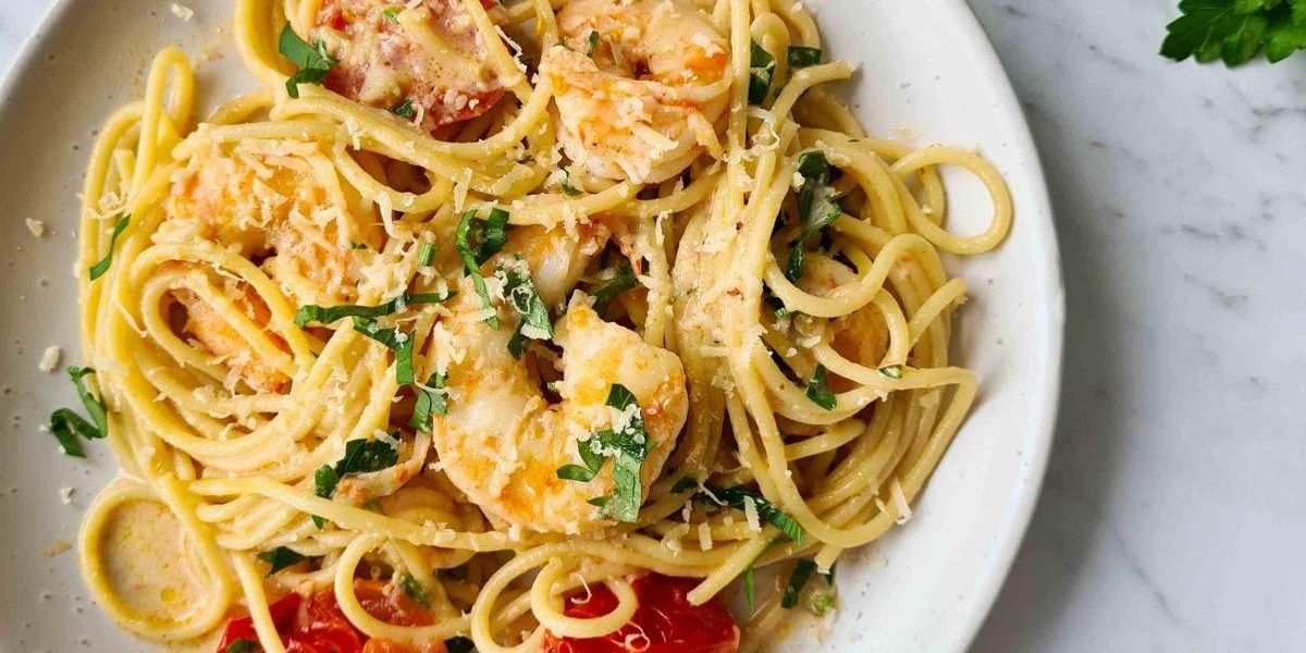 Creamy garlic prawn pasta - My Recipe Magic
