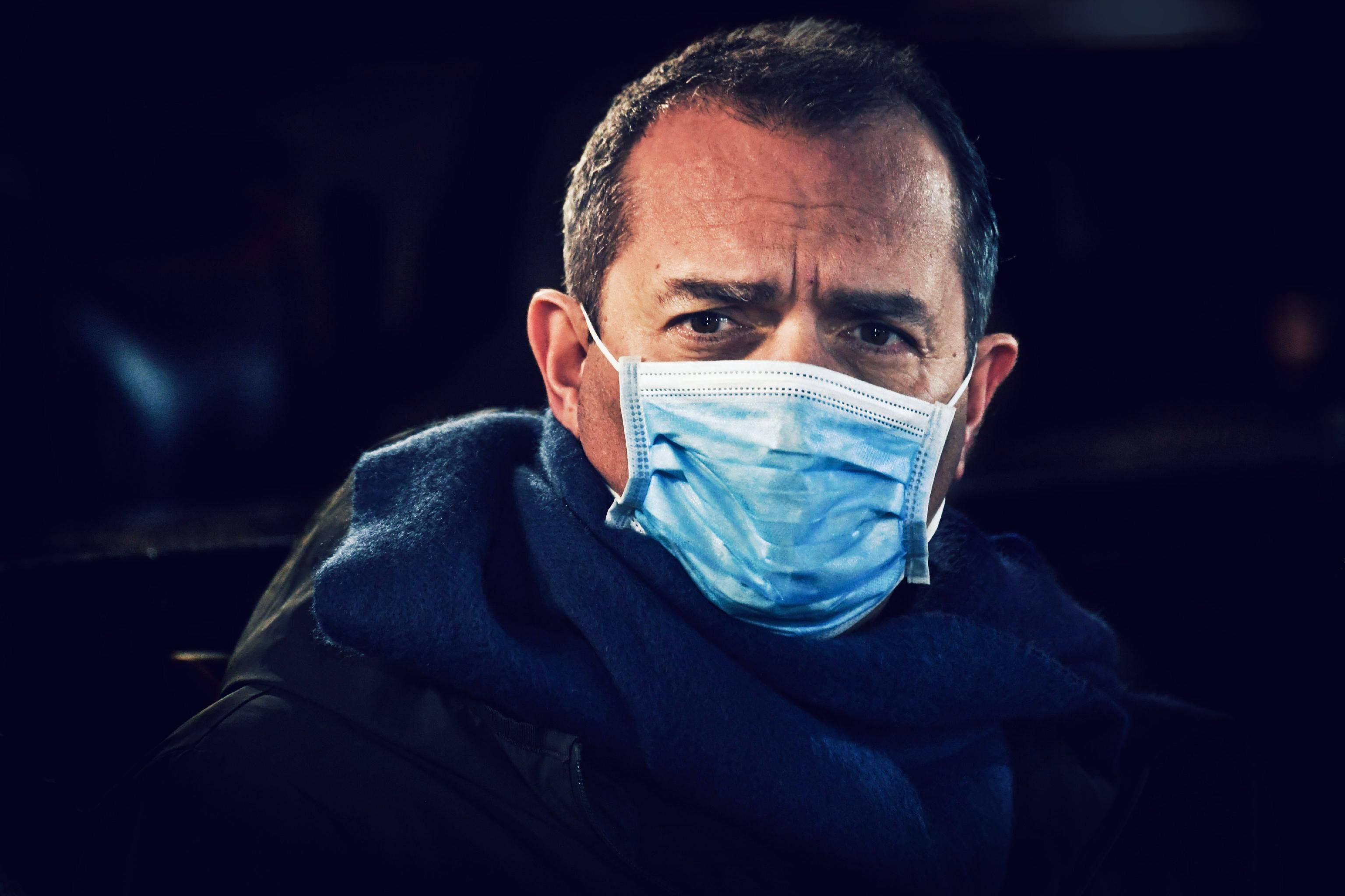 De Magistris ripesca l’imputato Lucano e il writer anti odio che odia Israele