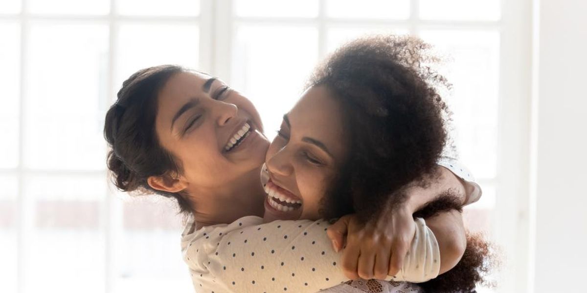 Don’t Let Long-Distance Friendships Fall Apart – Here’s How To Reconnect