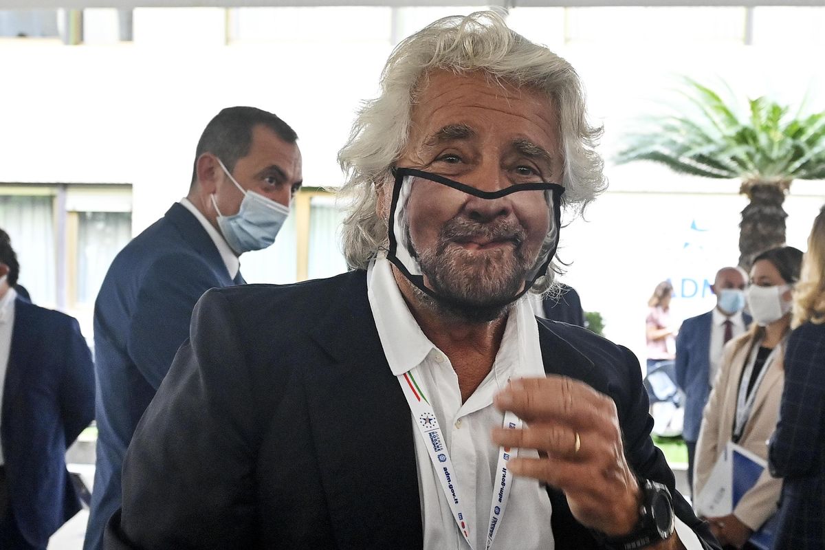 Grillo sfotte il Pd: «Il segretario lo faccio io»