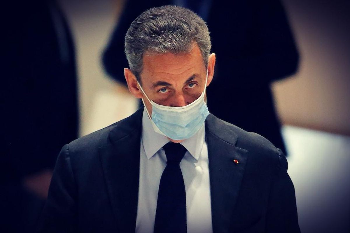 Tre anni a Sarkozy per corruzione. L’amaro destino di chi derise il Cav