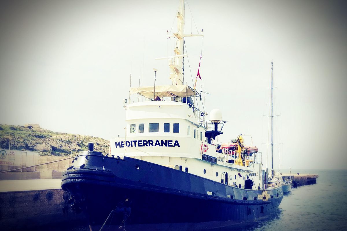 Indagine sulla Ong: «Si è fatta pagare prima di prendere clandestini a bordo»