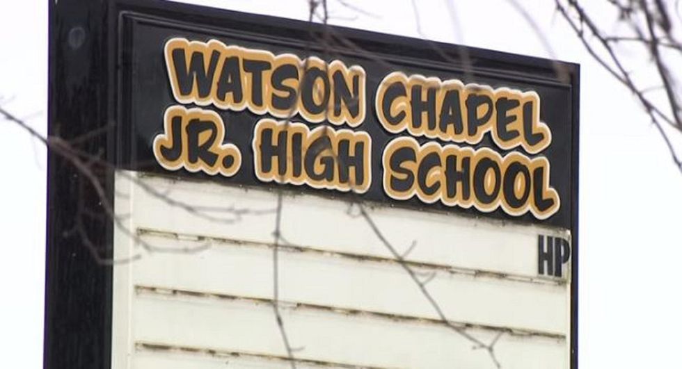 (UPDATED)15-year-old Arkansas boy shot at junior high on first day of in-person class