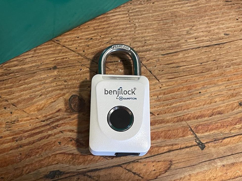 BenjiLock by Hampton Fingerprint Sport Padlock review Gearbrain
