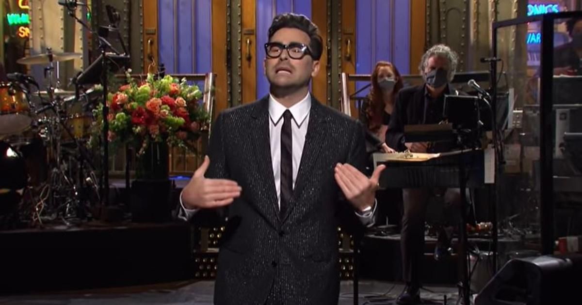 Dan Levy started a super sweet 'Saturday Night Live' host tradition that should keep going