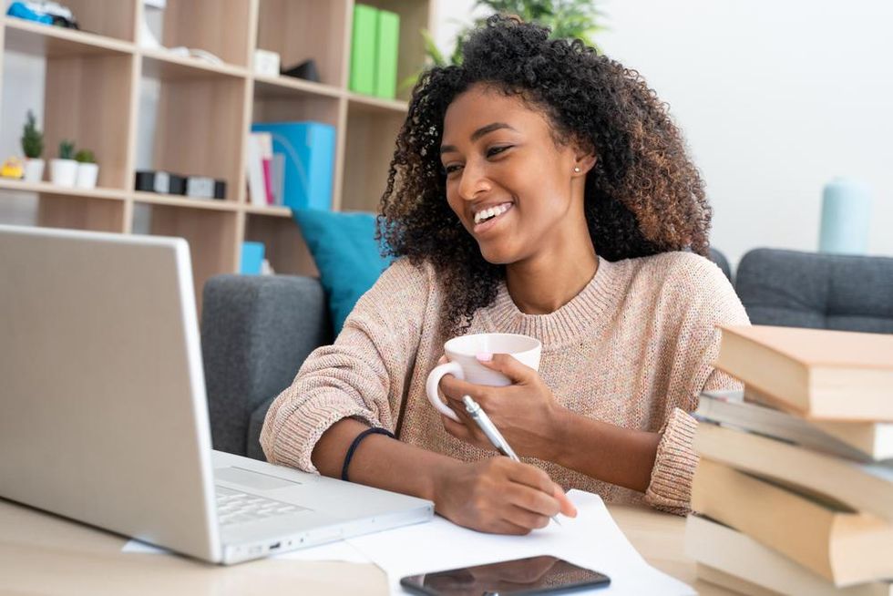 black-woman-smiling-laptop
