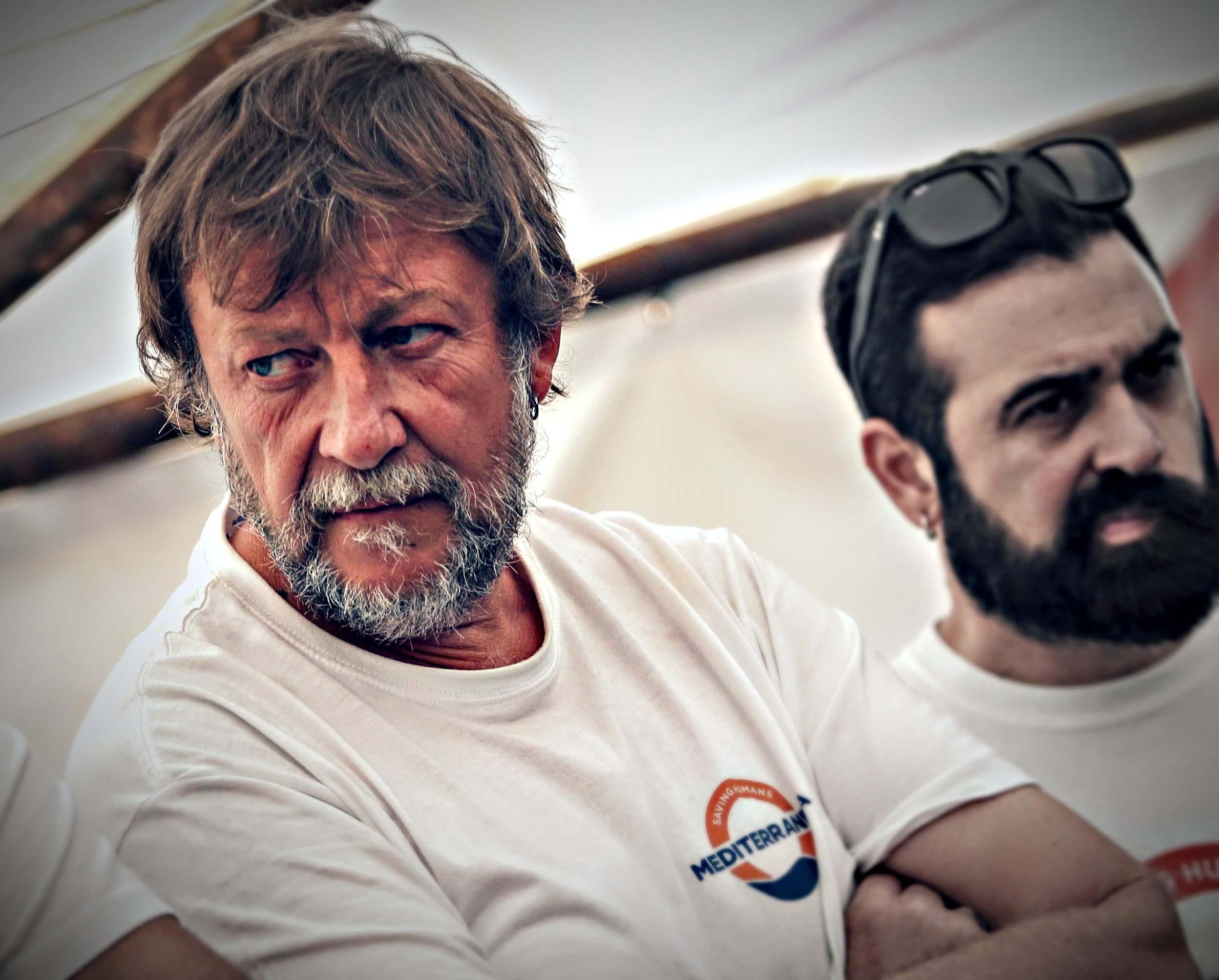 Altra botta alle Ong: «Intesa con gli scafisti»