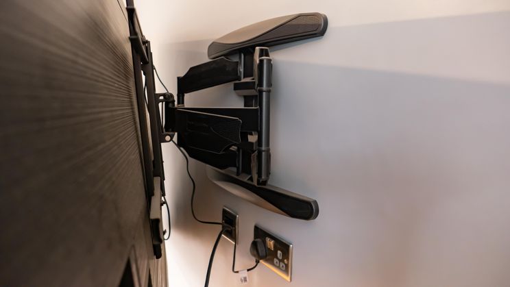 A Complete Guide To Mounting Your Television On Wall Gearbrain - Tv On Wall Mount