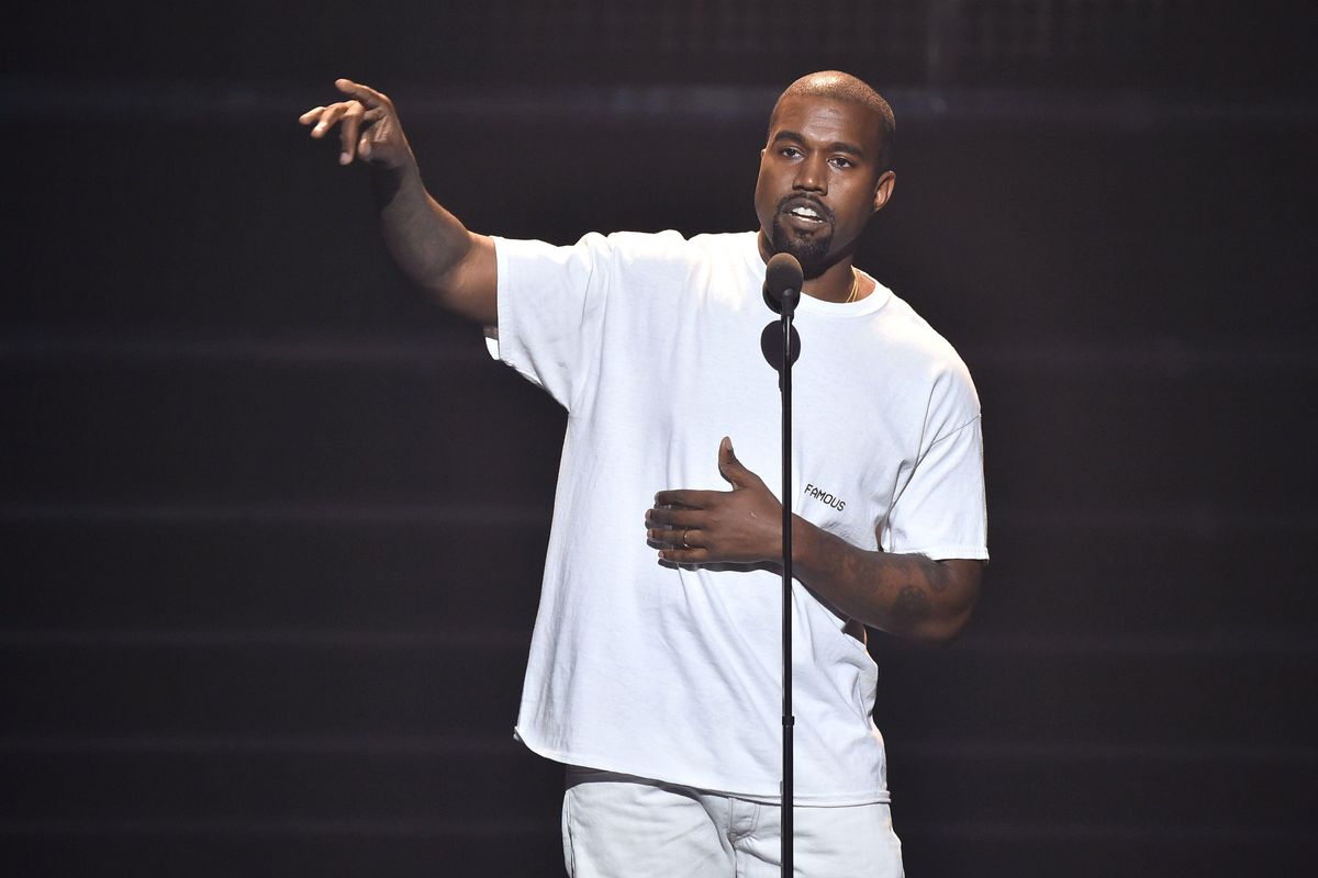 Kanye West on stage at the 2016 VMA's