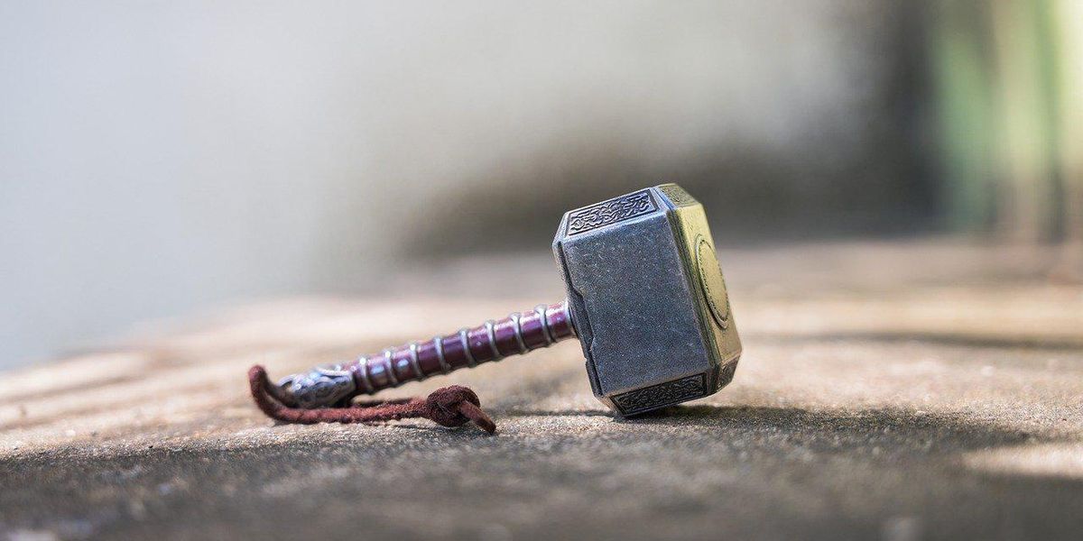 People Debate Which Fictional Characters Would Be Worthy Enough To Lift Thor's Hammer