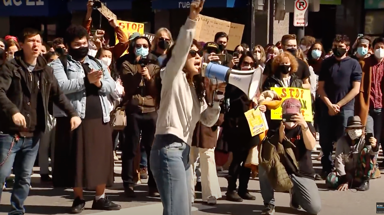 #EndorseThis: Sandra Oh Pops Up At Protest To Say She's 'Proud to Be Asian'