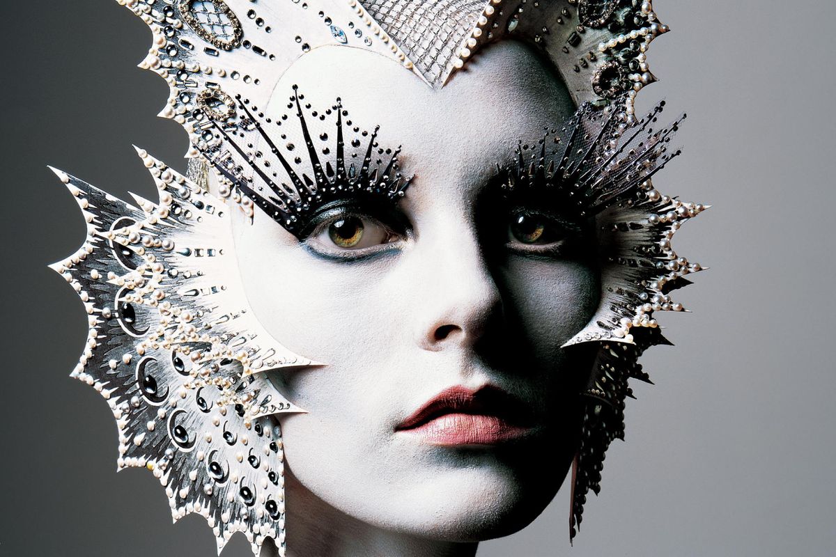 browser Donau Alligevel Makeup Legend Kabuki Believes in Aliens - PAPER Magazine