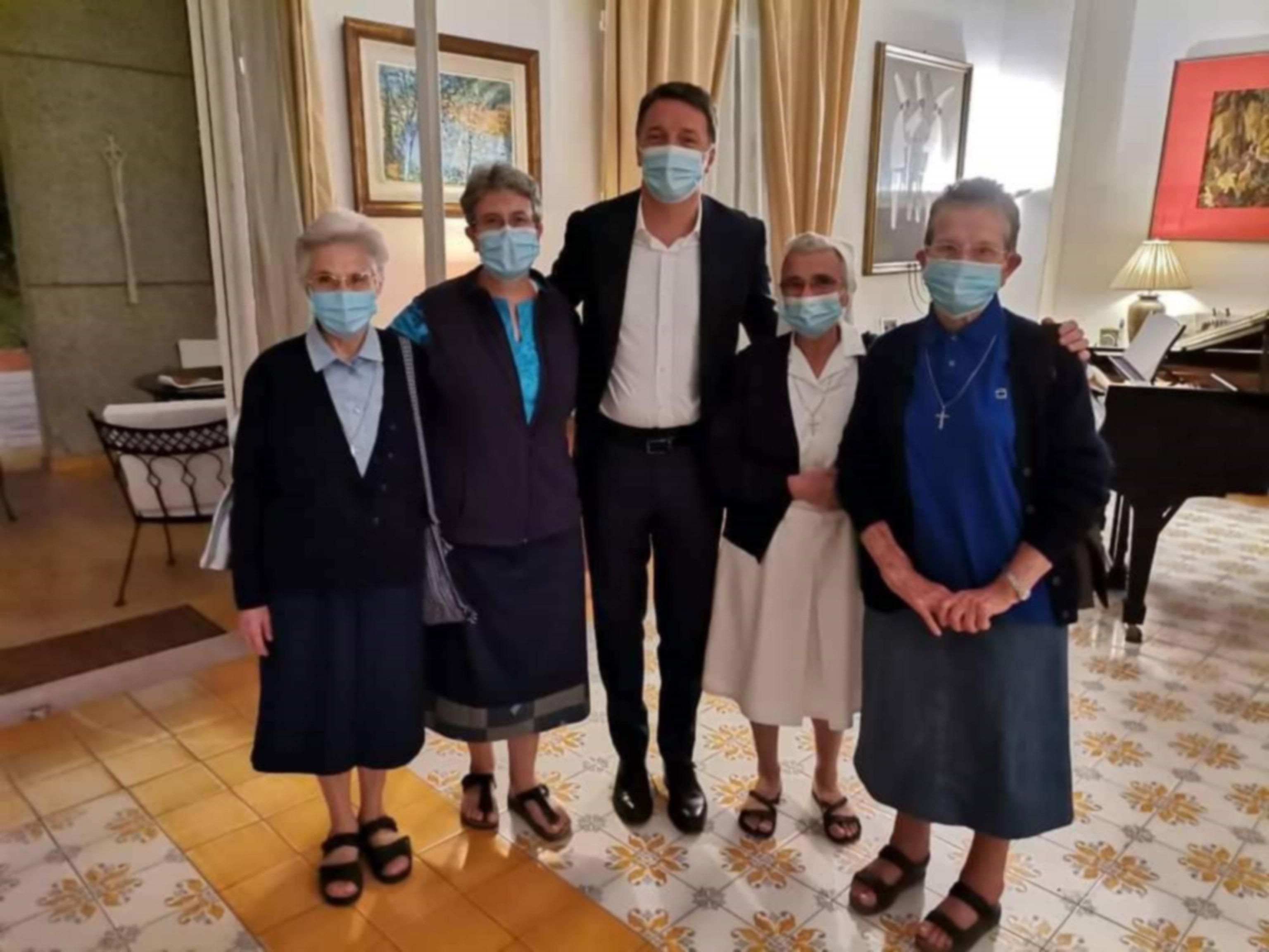 Renzi «nasconde» gli imprenditori. Il tour pagato dal «re» dei trasporti