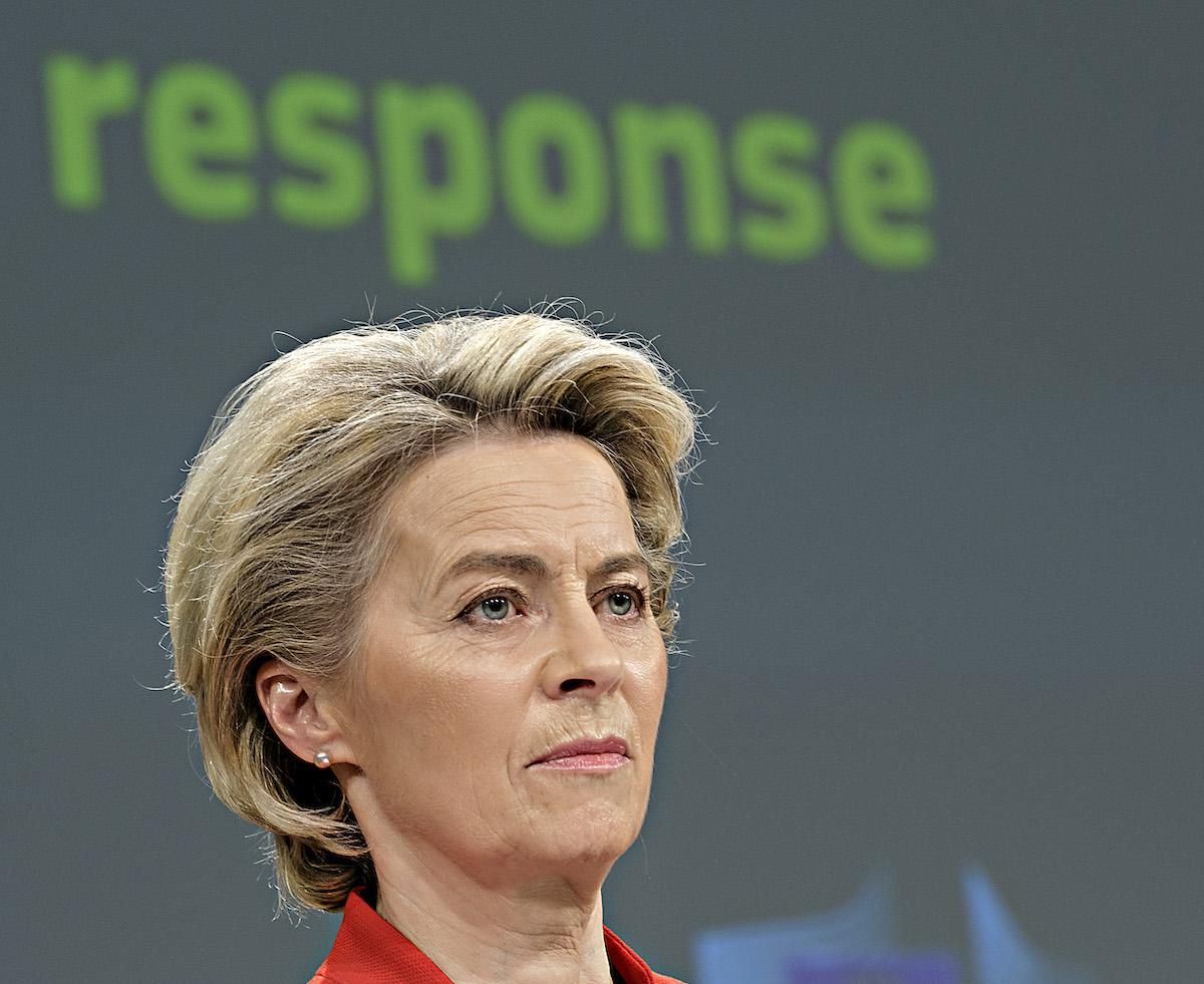 La Ue perde la faccia e rischia di farci perdere pure i vaccini