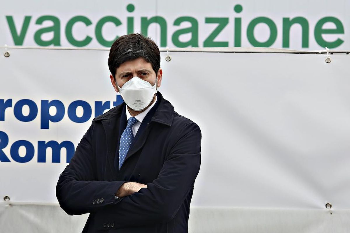 La Merkel apre, invece Speranza ci vuole rinchiusi fino a maggio