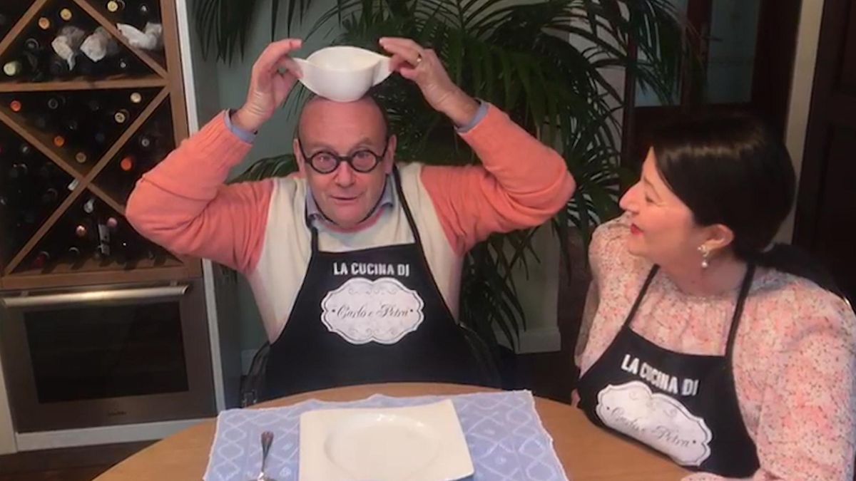 Le pillole di galateo di Petra e Carlo: quando c’è il consommé