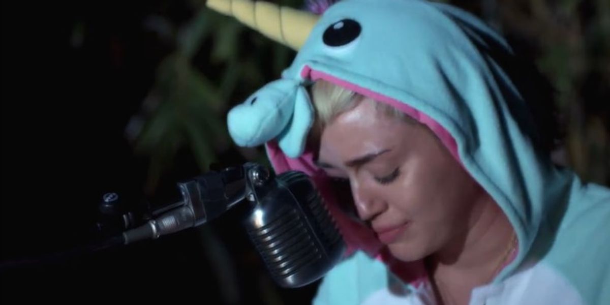 Miley Cyrus Writes A Touching Tribute For Her Dead Blowfish Paper