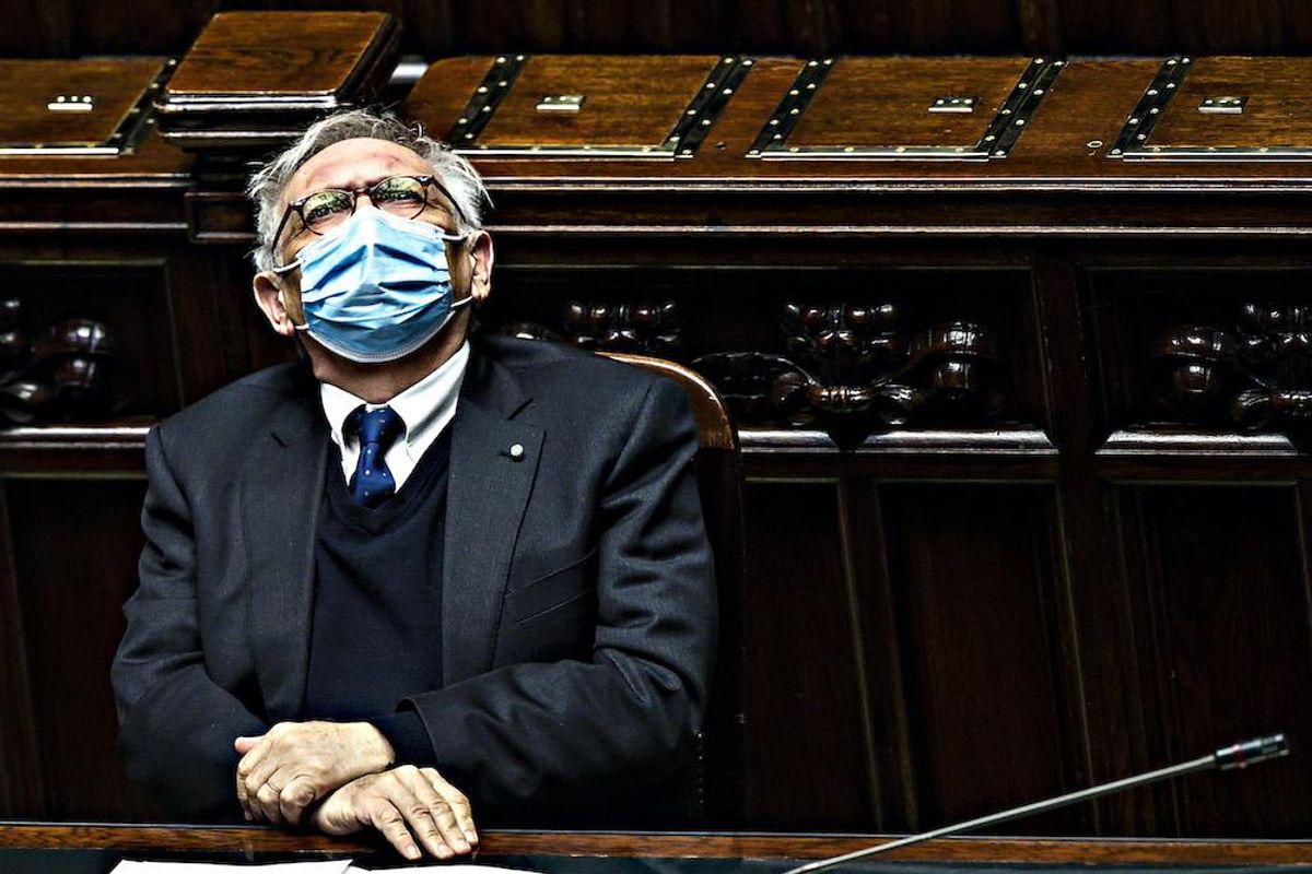 Bocciate pure, ma riaprite le aule