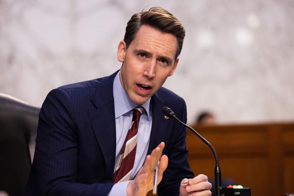 NYT interviewed Josh Hawley's middle school principal, high school prom date for recent hit piece