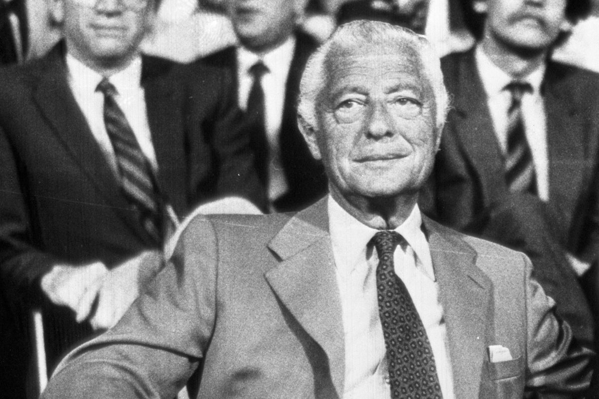 Gianni Agnelli, nella beatificazione nessuna domanda sui miliardi di Stato