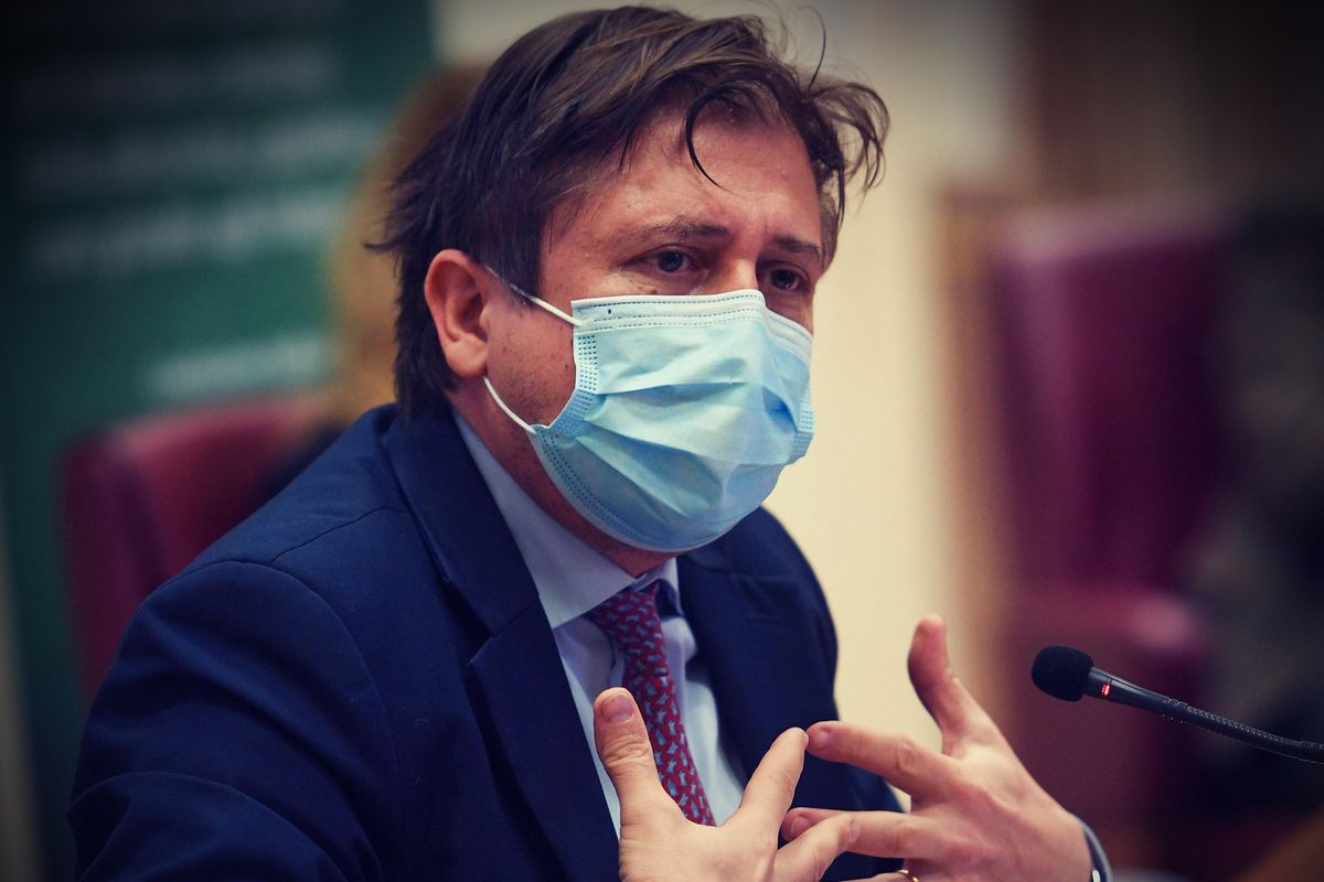 Il governo si divide sui nuovi divieti. Salvini e Sileri alleati contro il lockdown