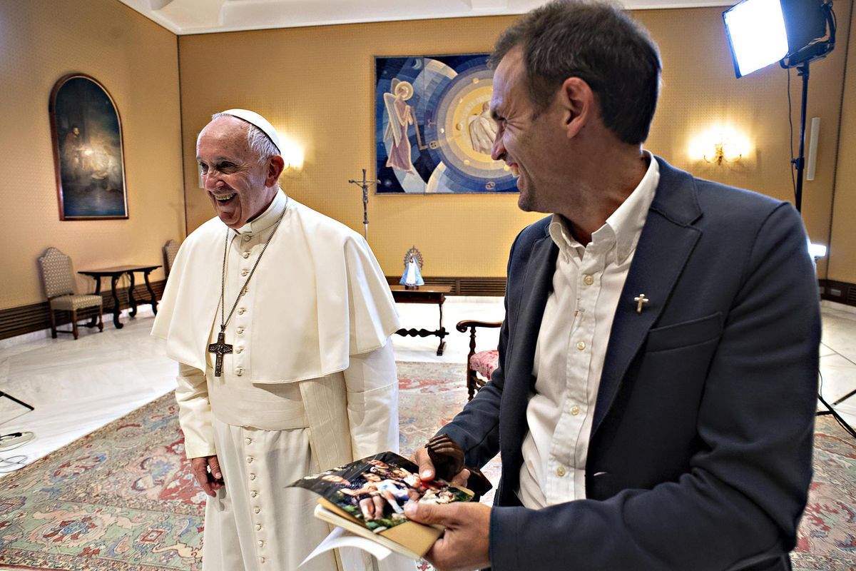 Il Papa in prima serata sfida Maria (De Filippi)