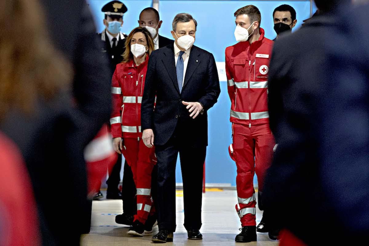 Draghi accelera sulle vaccinazioni ma non dà i numeri dei vaccinatori