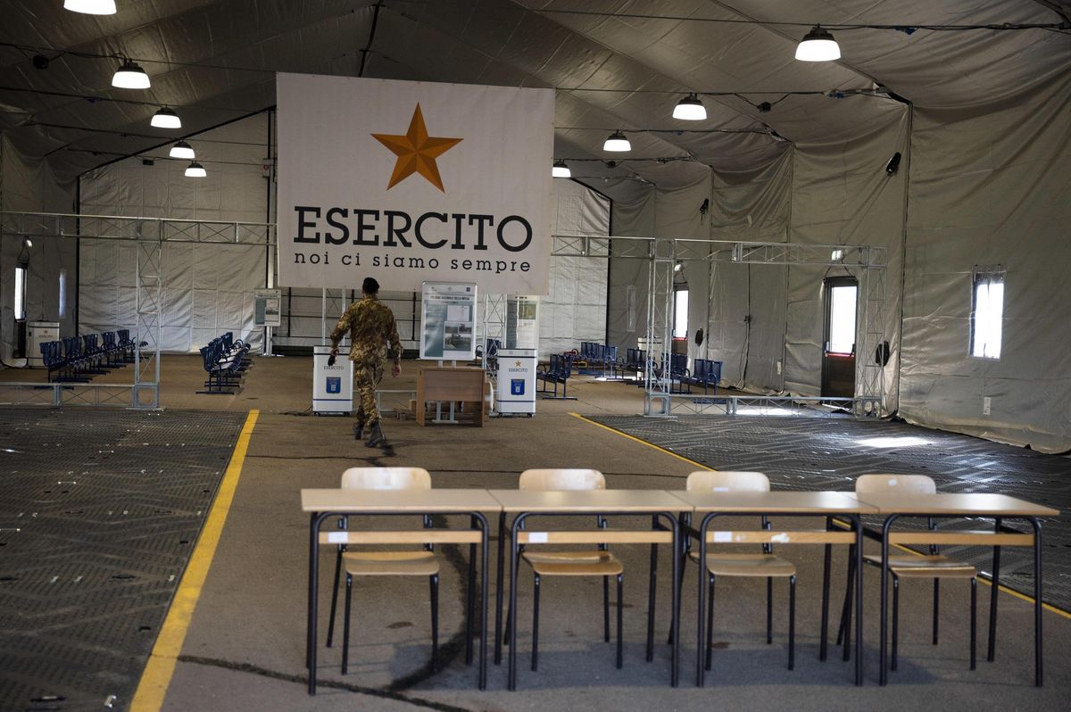 Il piano: 500.000 iniezioni al giorno e immunità di gregge a settembre