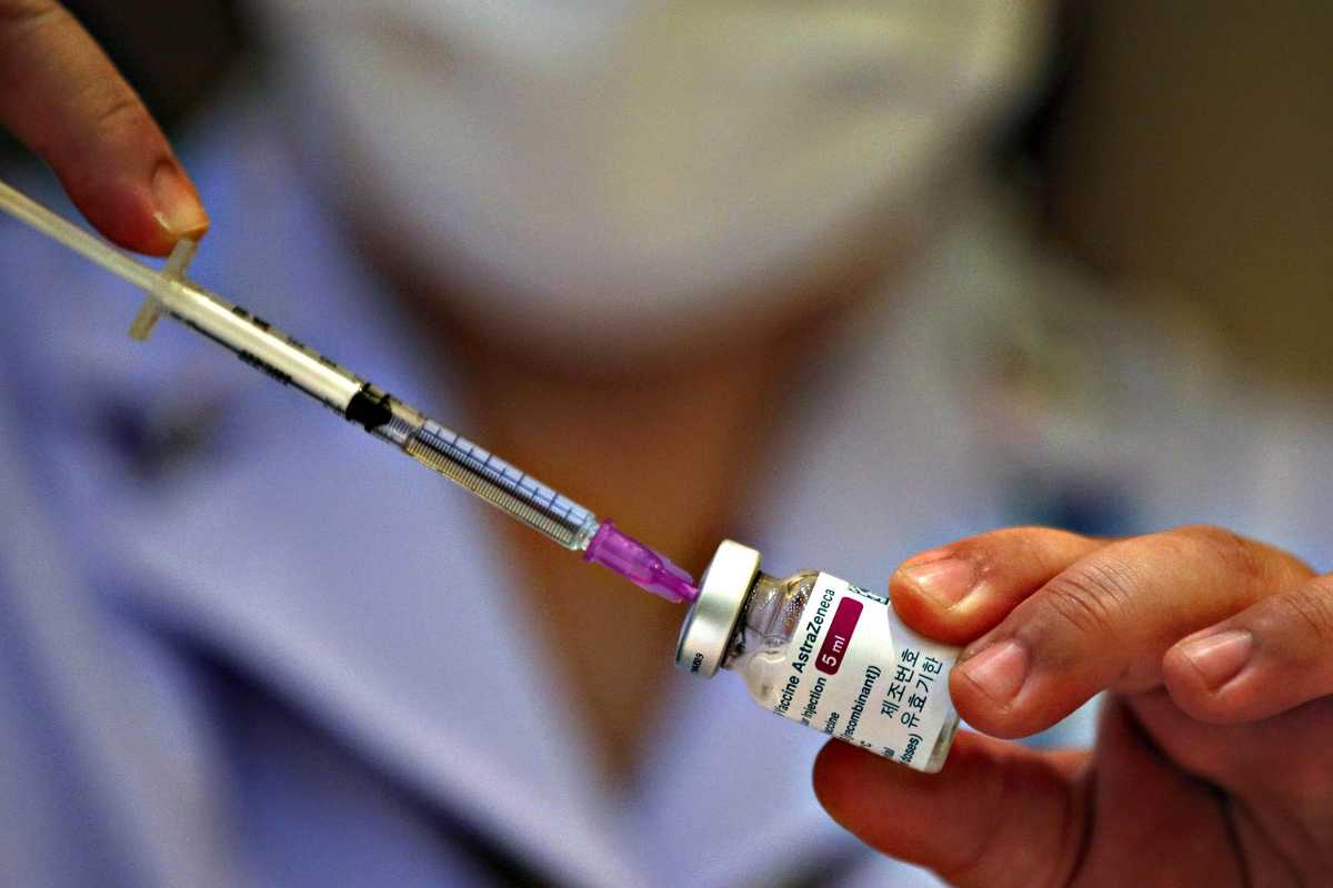 La Ue blocca Astrazeneca. Campagna italiana in tilt