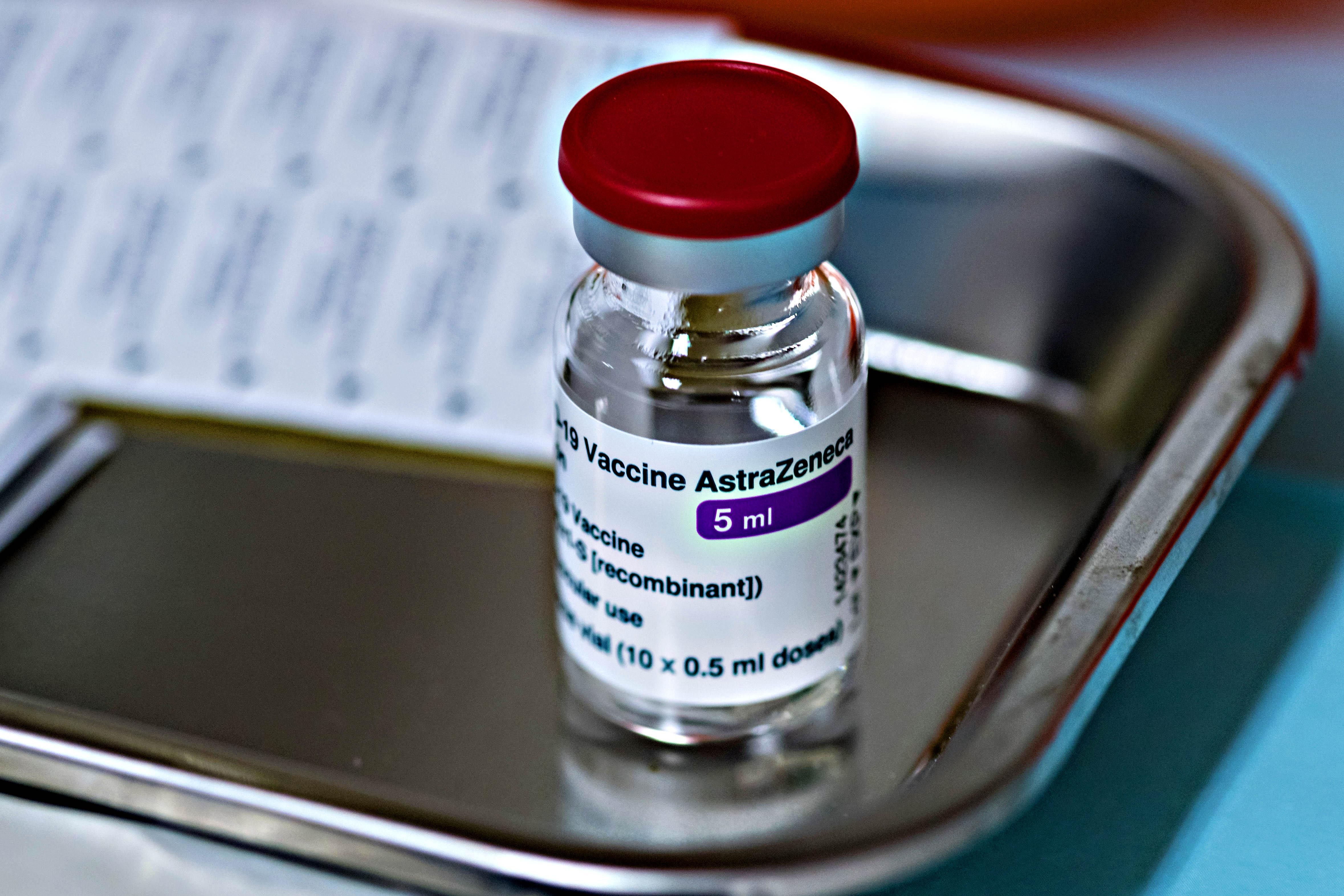 Berlino all’assalto di Astrazeneca. E l’Europa blocca il vaccino inglese