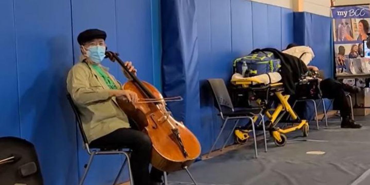 Yo-Yo Ma did a surprise show during her post-vaccination observation period