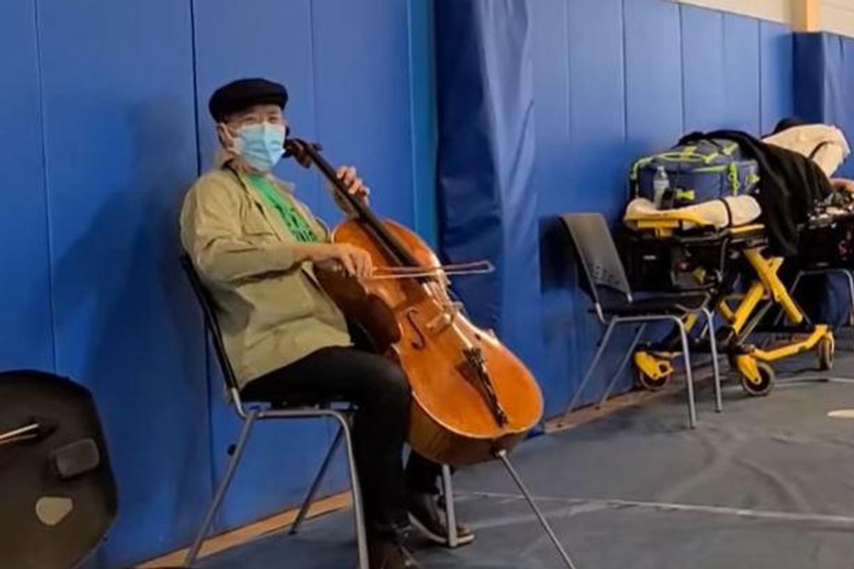 Yo-Yo Ma played a surprise concert during his post-vaccination observation period