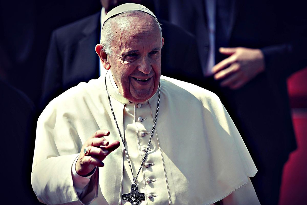Bergoglio proibisce di benedire le unioni gay