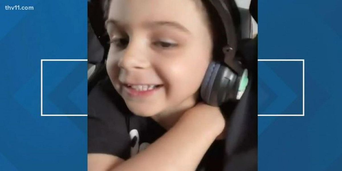 The 4-year-old autistic boy from Arkansas started flying because he was not wearing a mask, despite the doctor’s note