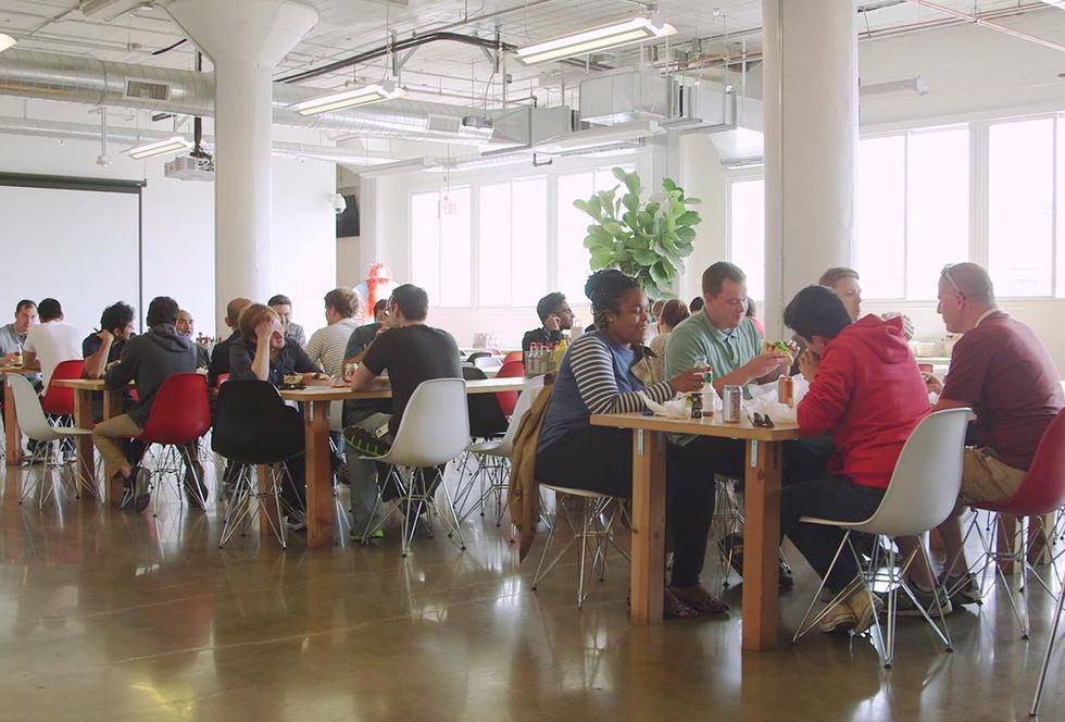 Twilio employees eat lunch together.