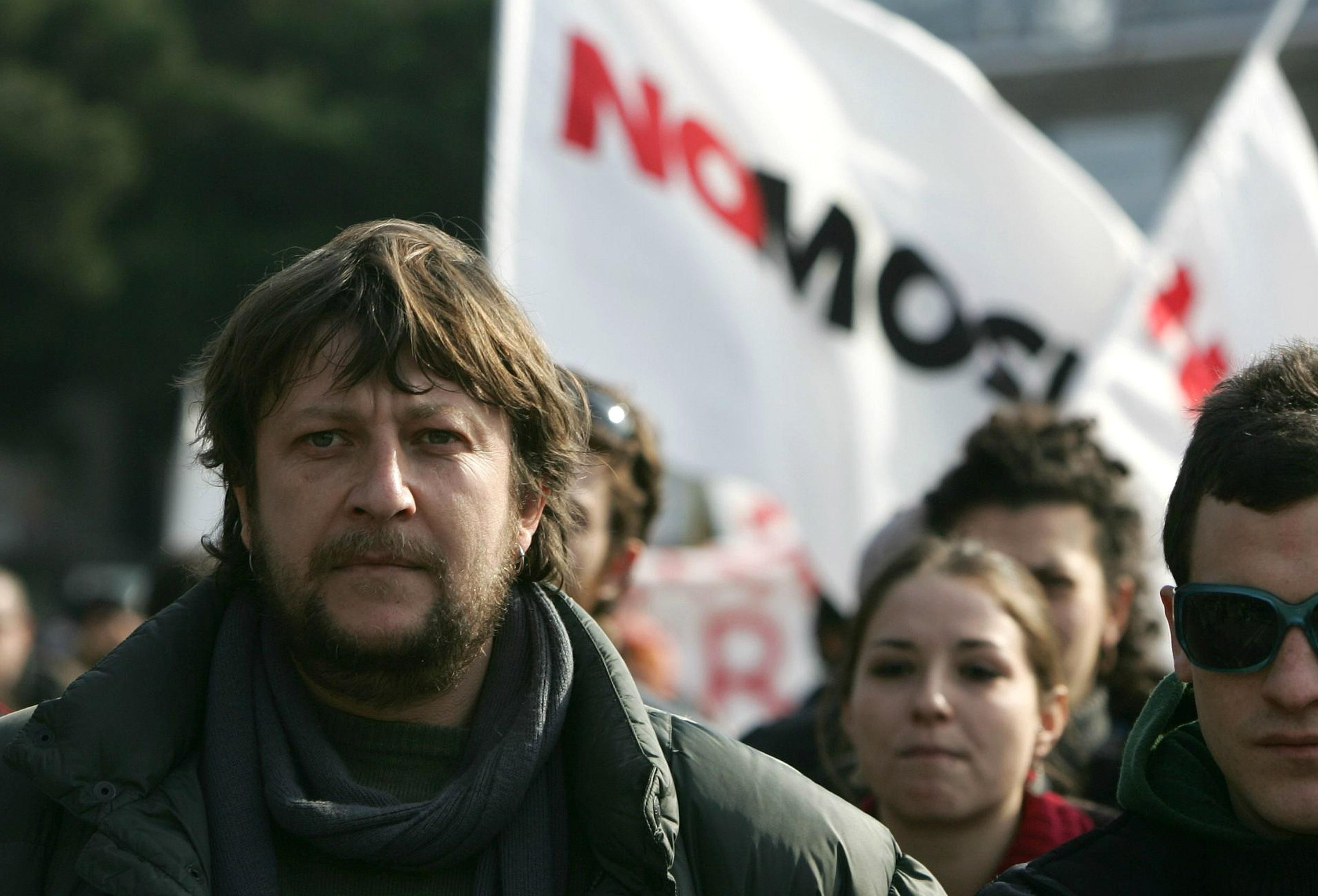 Ai giornali lo scandalo importa solo se li tocca...