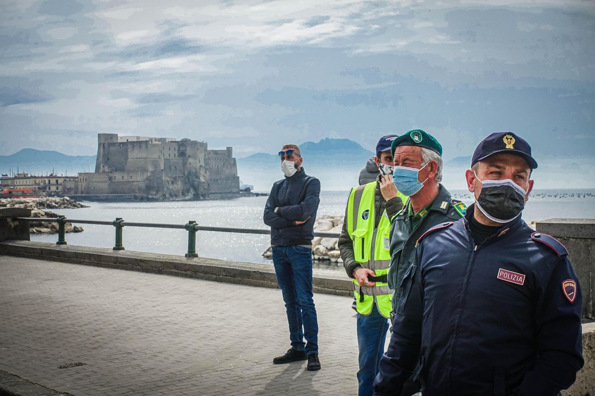 Pasqua in balìa di regolamenti folli. I sindaci giocano a chi vieta di più