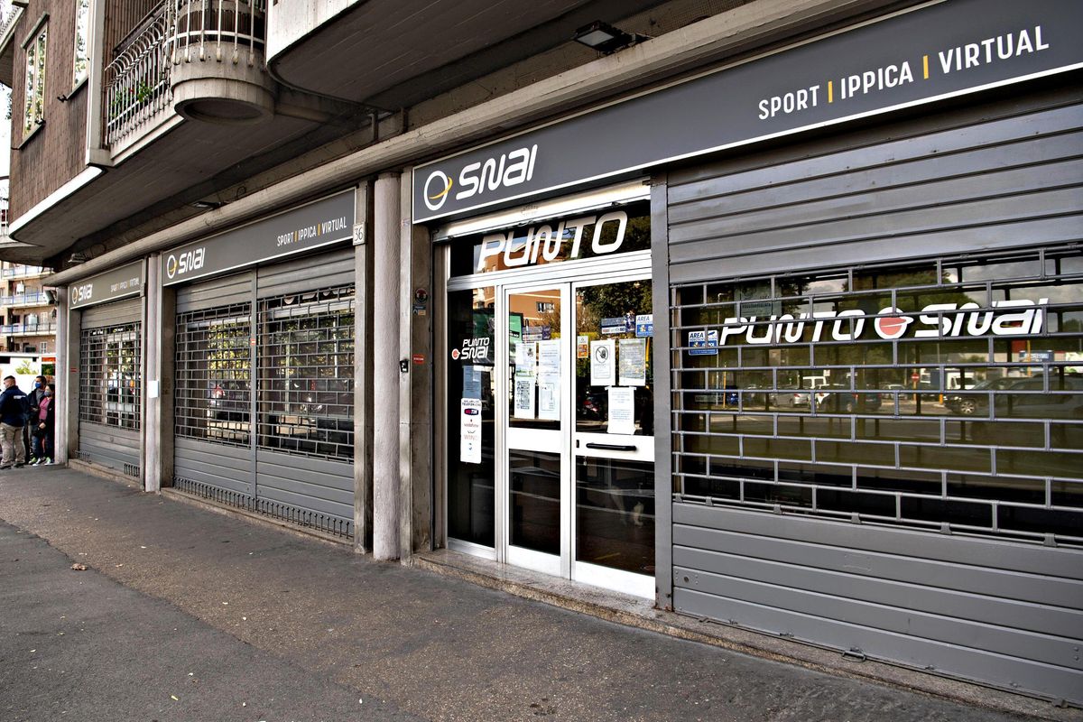 Gioco legale chiuso per 9 mesi ma lo Stato batte cassa