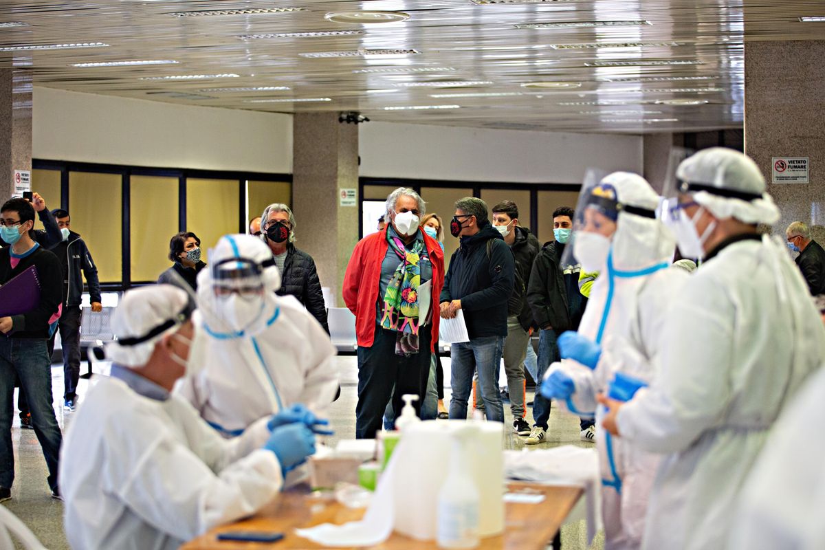 Altro pasticcio di Speranza sui viaggi. Quarantena e test al rientro in Italia