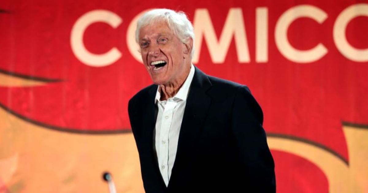 95-year-old Hollywood legend Dick Van Dyke spotted handing out cash to job seeking strangers