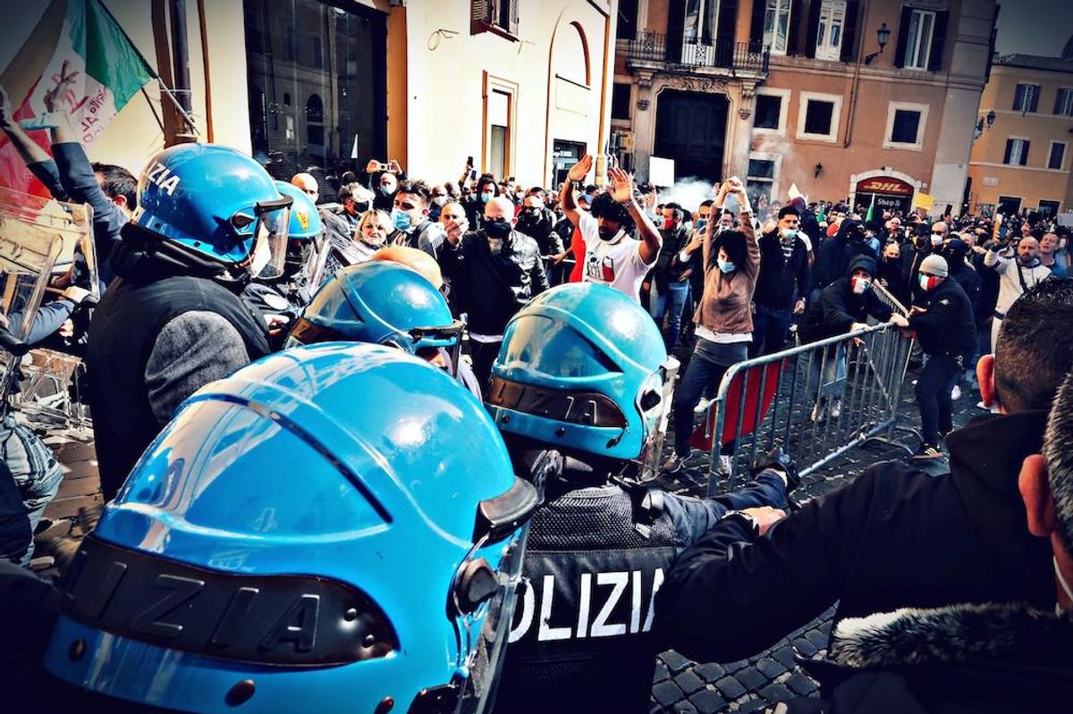 Infiltrati al corteo degli esercenti disperati